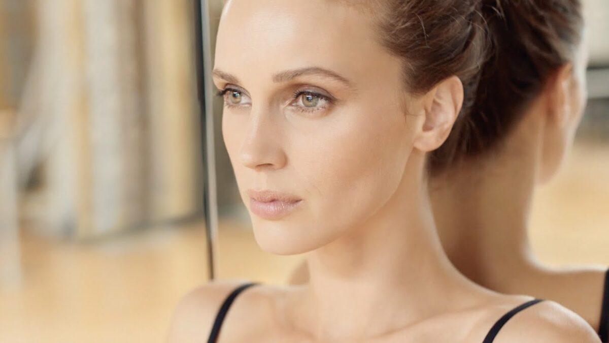 Chanel Maquillage 2021 « Les beiges »: Musique et Mannequins
