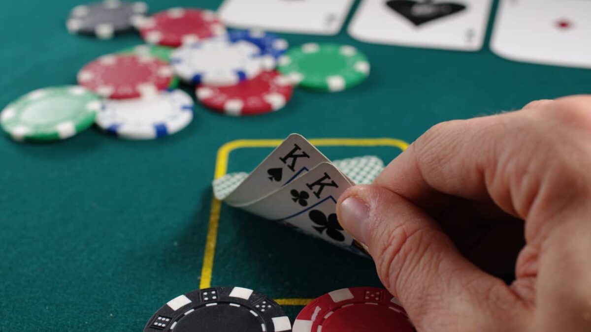 Règles du Texas Hold’em : Comment jouer au poker à 2 cartes ?