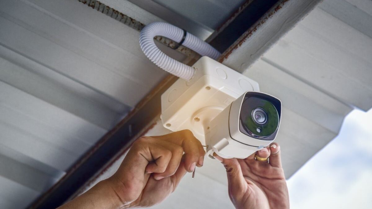 Comment bien installer sa caméra de surveillance extérieure ?