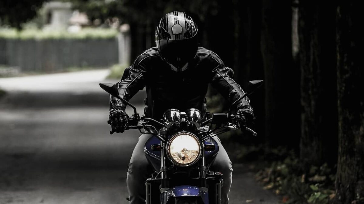 Comment concilier sécurité et confort lors du choix d’un casque de moto ?