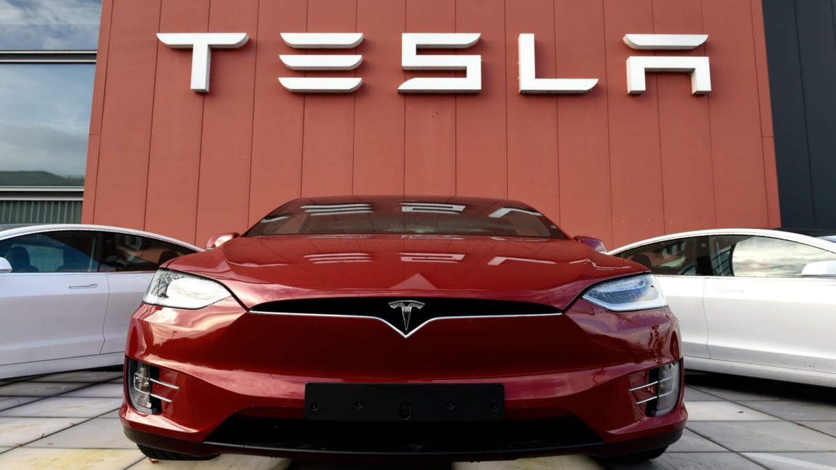 Pilote automatique : la nouvelle fonctionnalité de Tesla soulève beaucoup de questions