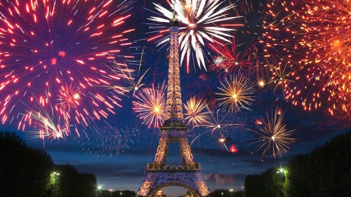 Replay vidéo : Feu d’artifice à la Tour Eiffel à Paris le 14 juillet 2020 🎆