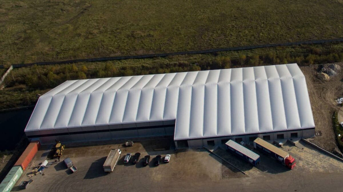 Tentes de stockage : une alternative économique aux hangars industriels traditionnels