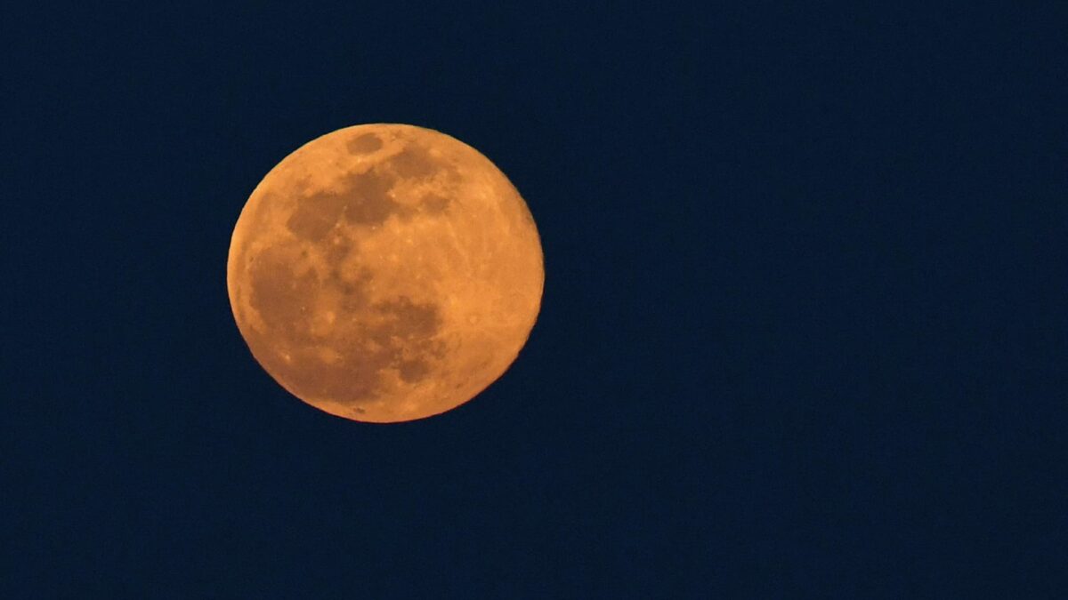Pourquoi la lune est rose le 27 avril ?