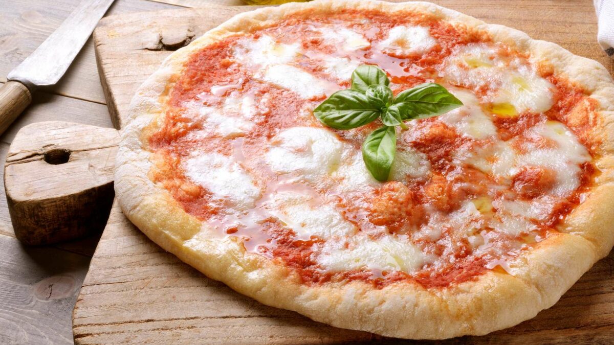 Quelle est l’origine du mot pizza ?